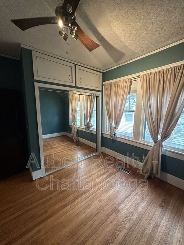 Building Photo - 3211 Montview Dr