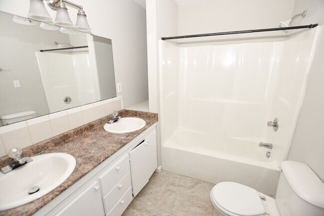 Building Photo - 4 Bedroom / 3 Bath Single Family Home