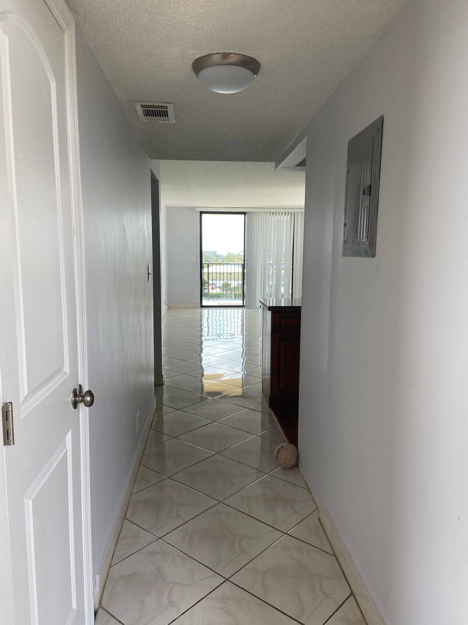 Building Photo - 801 N Ocean Blvd