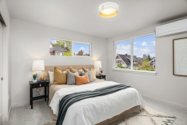 Building Photo - 2bd/1.75ba Seattle Home
