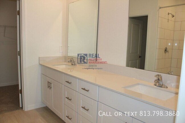 Building Photo - 1716 Tropical Oasis Ave