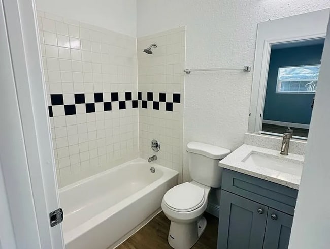 Building Photo - Saint John St