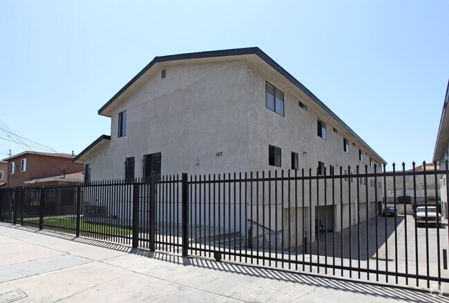 Primary Photo - 1217 Bullis Rd