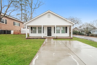 Building Photo - 36 Oak St