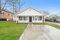 Building Photo - 36 Oak St