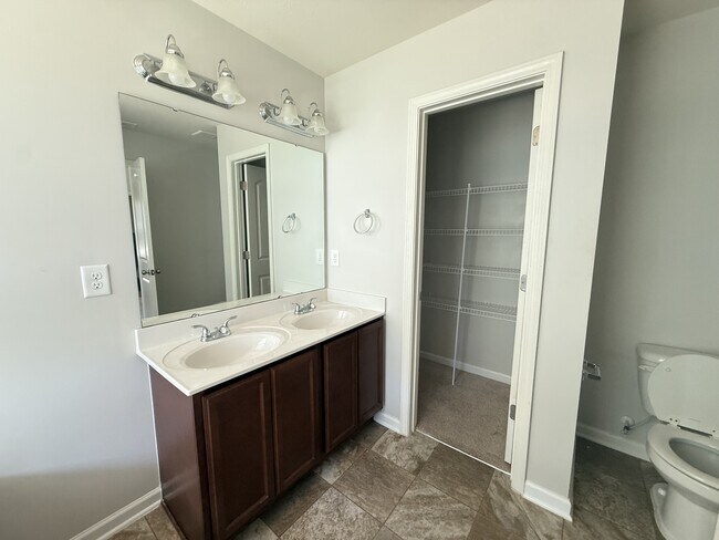 Building Photo - 408 Polly Dr