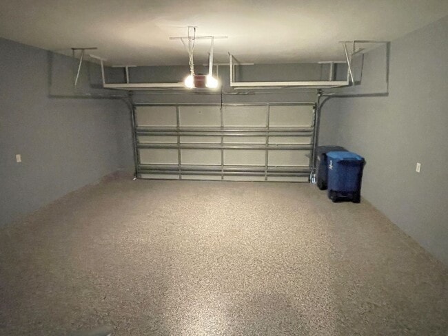 Building Photo - Spectacular 4 Bed 3.5 Bath Townhouse In Br...