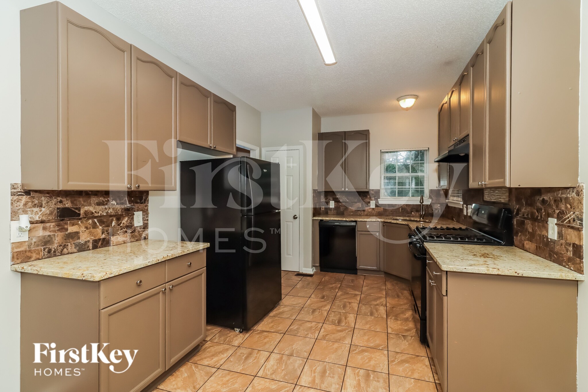 Building Photo - 1310 Invermere Dr SE