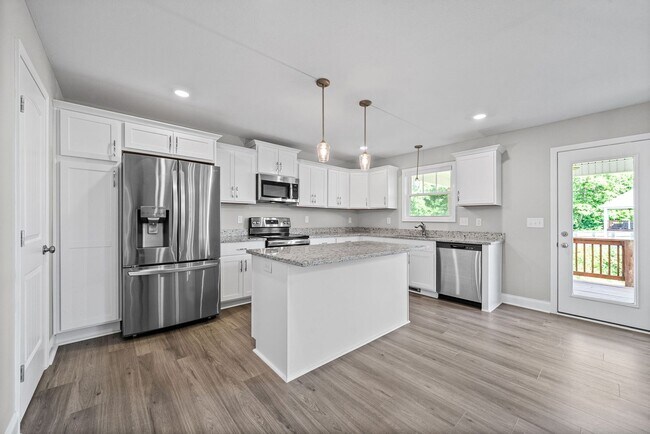 Building Photo - Pet Friendly Four Bedroom!