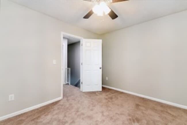 Building Photo - 2 bedroom / 1.5 Townhome in West Ashley