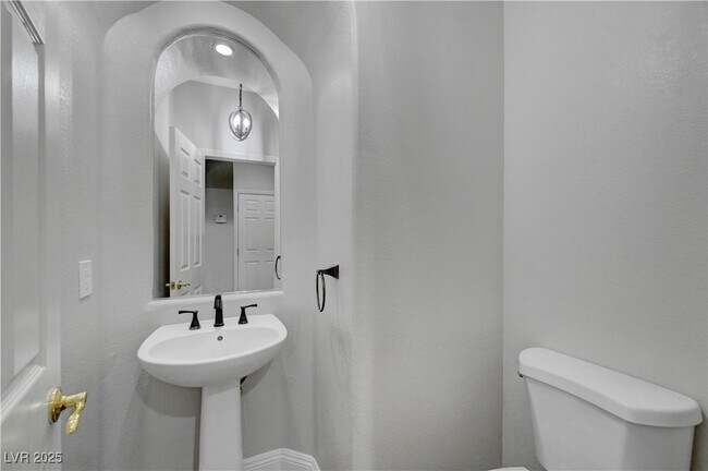 Building Photo - 11745 Via Esperanza St