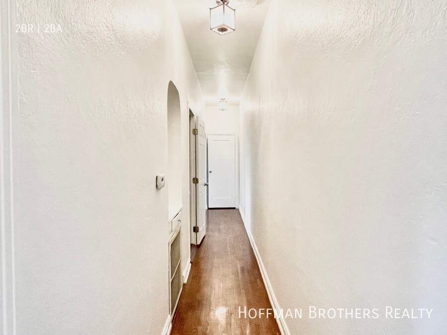 Building Photo - 1306 1/2 S Cloverdale Ave