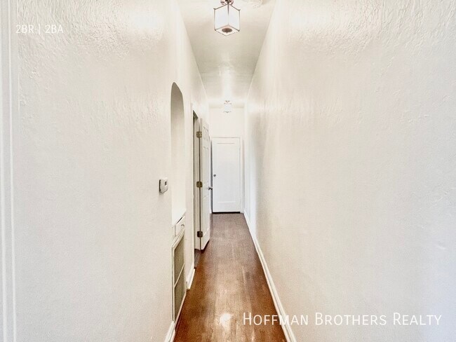 Building Photo - 1306 1/2 S Cloverdale Ave-