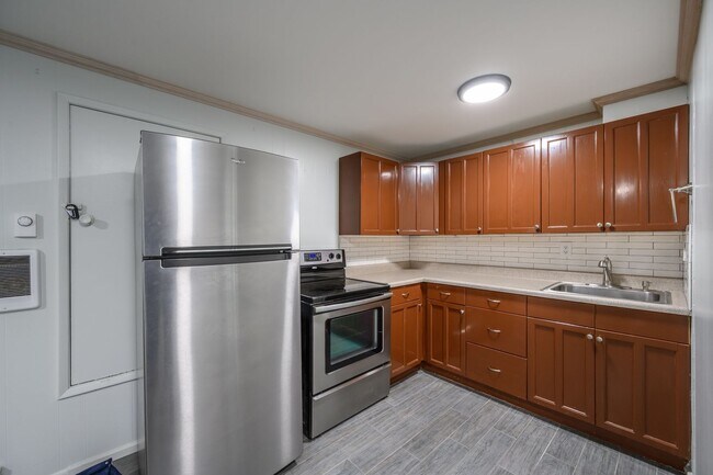 Building Photo - Spacious 4-Bedroom Contemporary Home with ...