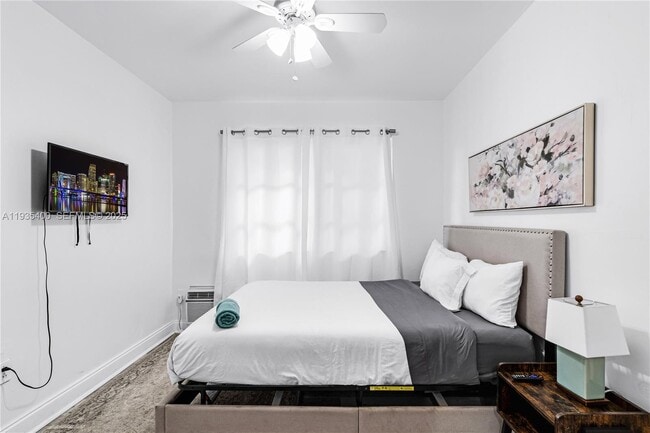 Building Photo - 977 SW 10th St