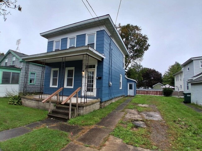 Building Photo - 4 Bedroom single family house