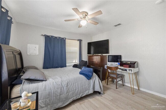 Building Photo - 1716 Ivy Ave