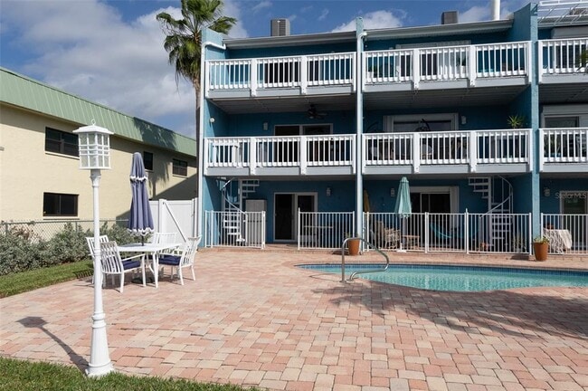 Building Photo - 11820 Capri Cir S