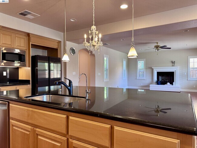 Building Photo - 7875 Kennard Ln