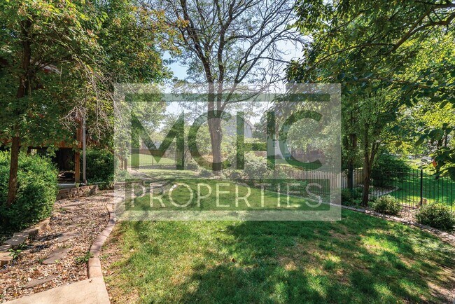 Building Photo - 5909 W 153rd Terrace
