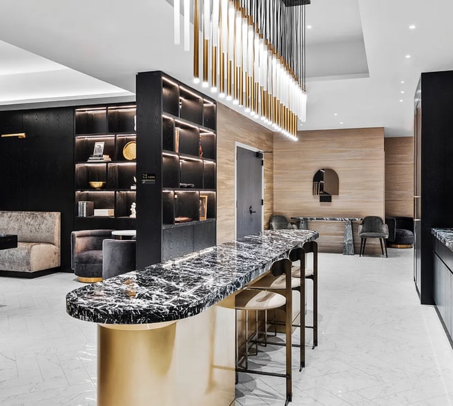 Speakeasy Lounge - 55 Lagrange St