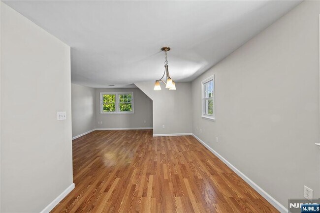 Building Photo - 47 Morris Pl
