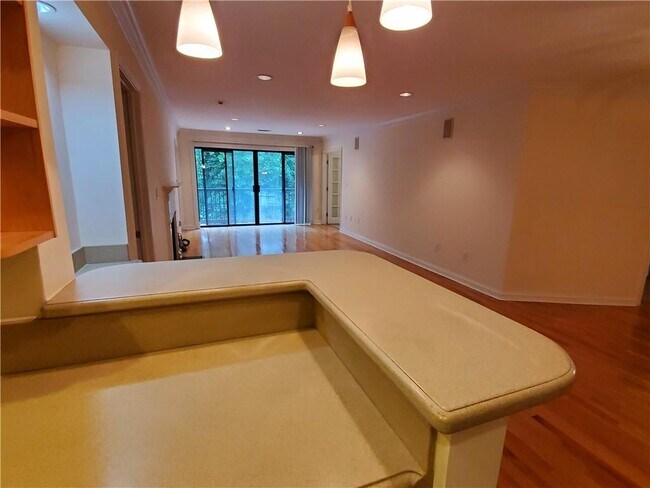 Building Photo - 4209 Pine Heights Dr NE