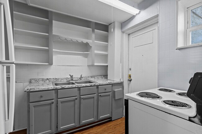 Building Photo - 307 W Morton St