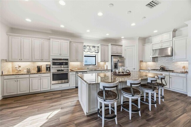 Building Photo - 5400 Manchini St