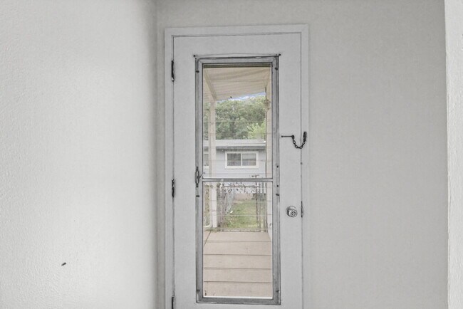 Building Photo - 2615 Flamingo Dr