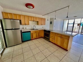 Building Photo - 95-2057 Waikalani Pl #406