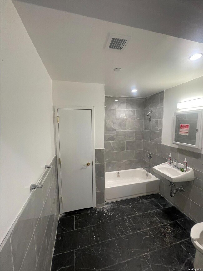 Building Photo - 129-19 101st Ave