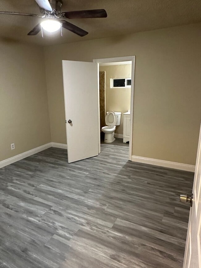 Building Photo - BARSTOW 3 bedroom 2 bath- 2 car garage HOME