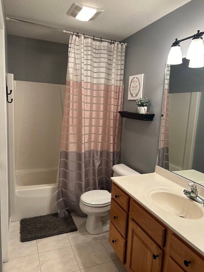 Building Photo - 6118 Seven Springs Dr