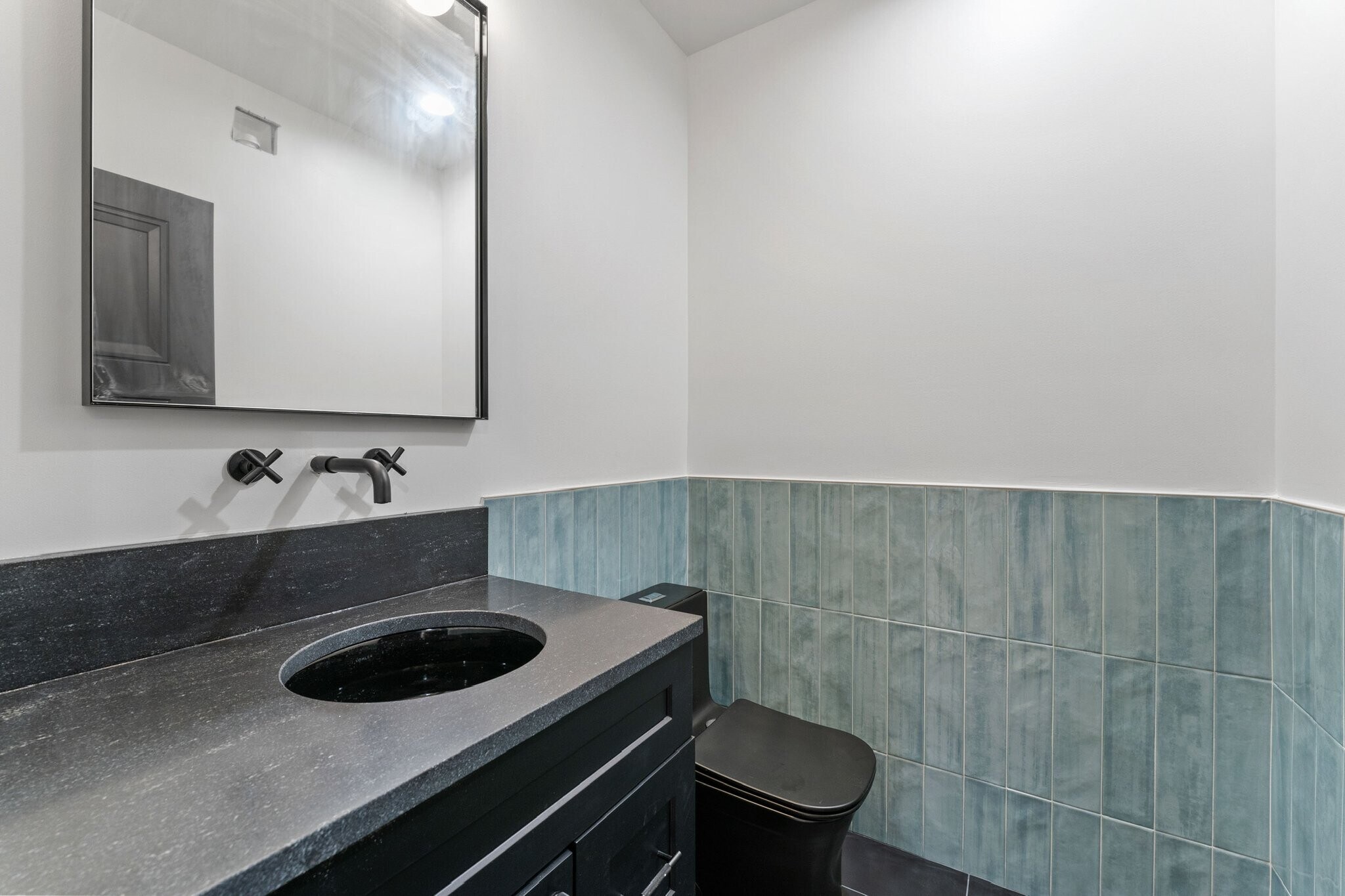 Building Photo - 807 N 200 E