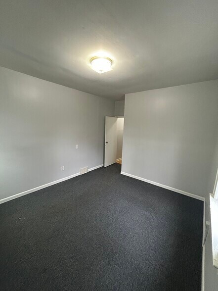 Building Photo - 40 Moulson St