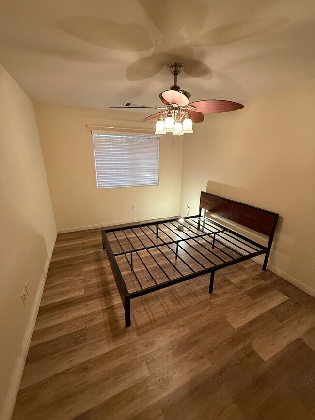 Building Photo - Beautifully Maintained 3-Bedroom Plus Offi...