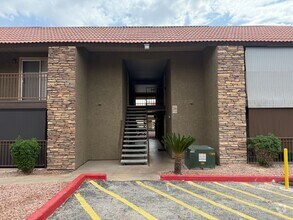 Building Photo - Beautiful Upstairs Unit in Bella Vita Guar...