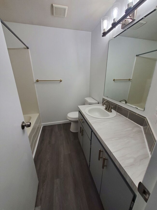 Building Photo - 3 bedroom - recently renovated home