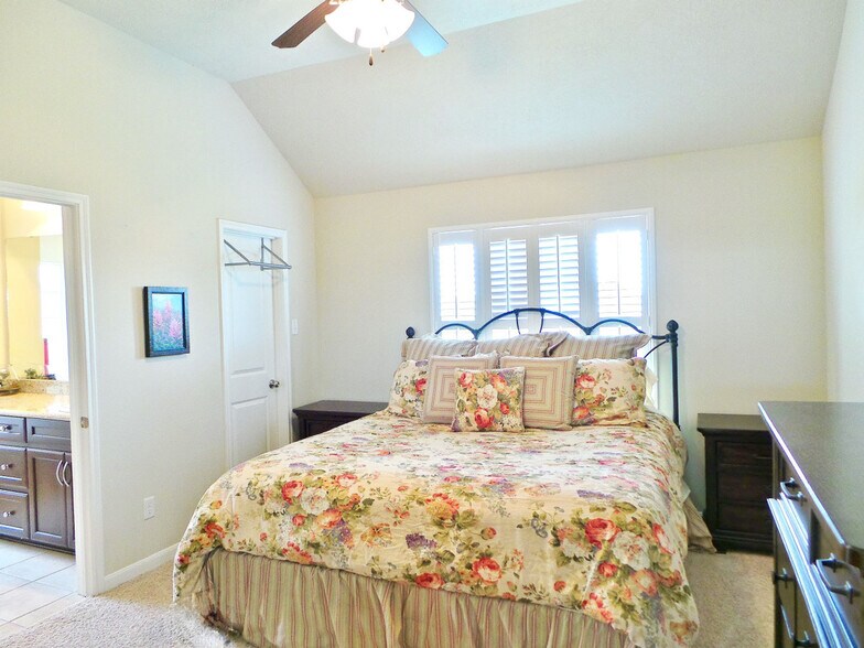 Building Photo - 1002 Venice Dr