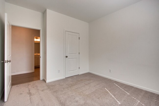 Building Photo - 1872 Holdens Hollow