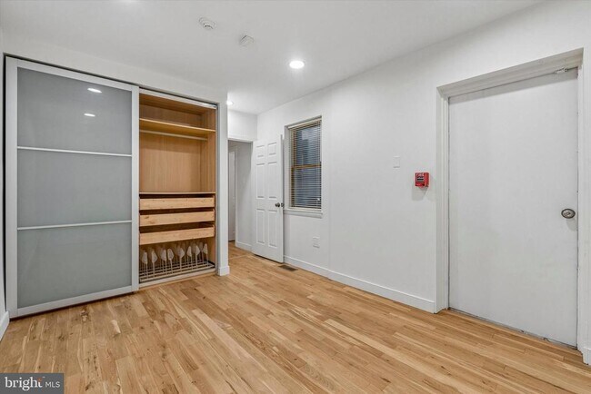 Building Photo - 530 S 15th St