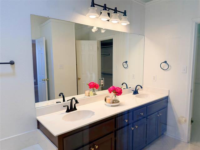 Building Photo - 2213 Chapman Dr