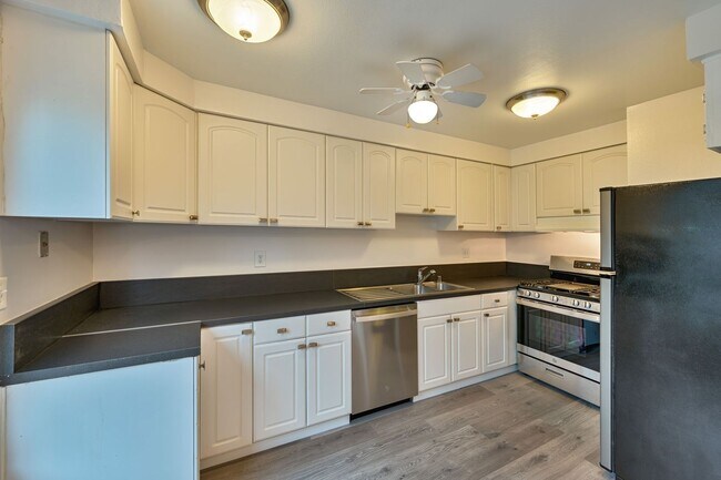 Building Photo - 317 Bridge Pl