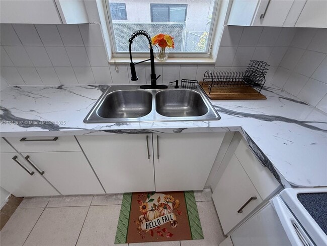 Building Photo - 2235 Coolidge