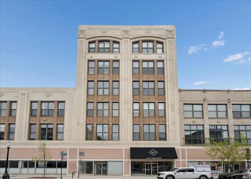 Building Photo - 3151 N Lincoln Ave