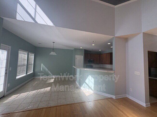 Building Photo - 102 Maywood Drive