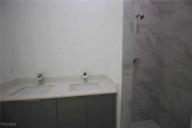 Building Photo - 1260 Milwaukee Blvd