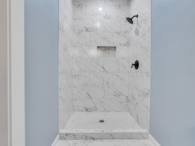 Building Photo - 414 N Avenue C