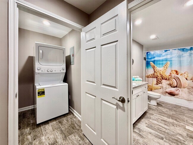 Building Photo - 3487 Balboa Cir
